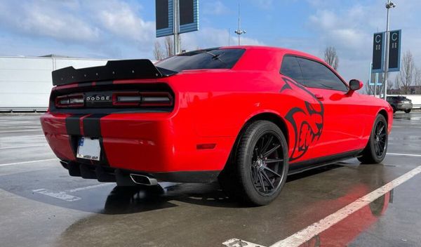 Dodge Challenger красный прокат без водителя посуточно в Киеве Dodge Challenger красный прокат без водителя посуточно в Киеве
