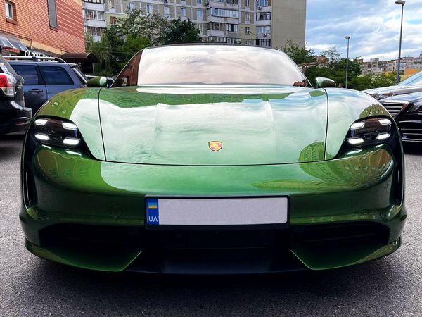 Прокат Porsche Taycan Turbo без водія подобово в Києві