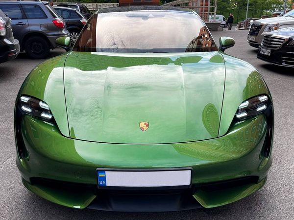 Прокат Porsche Taycan Turbo без водія подобово в Києві