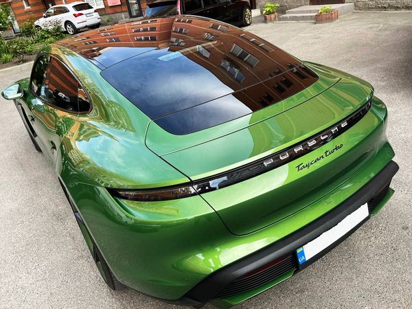 Прокат Porsche Taycan Turbo без водія подобово в Києві