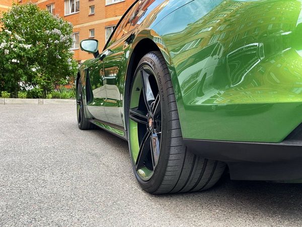 Прокат Porsche Taycan Turbo без водія подобово в Києві