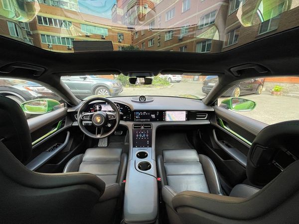 Прокат Porsche Taycan Turbo без водія подобово в Києві