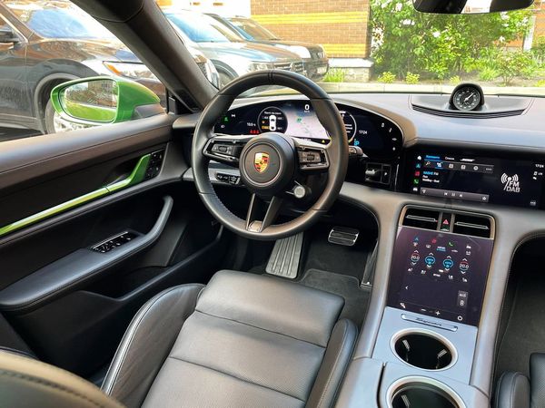 Прокат Porsche Taycan Turbo без водія подобово в Києві