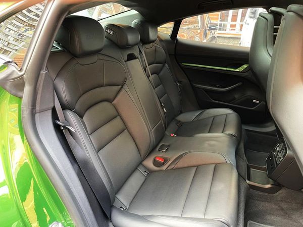 Прокат Porsche Taycan Turbo без водія подобово в Києві