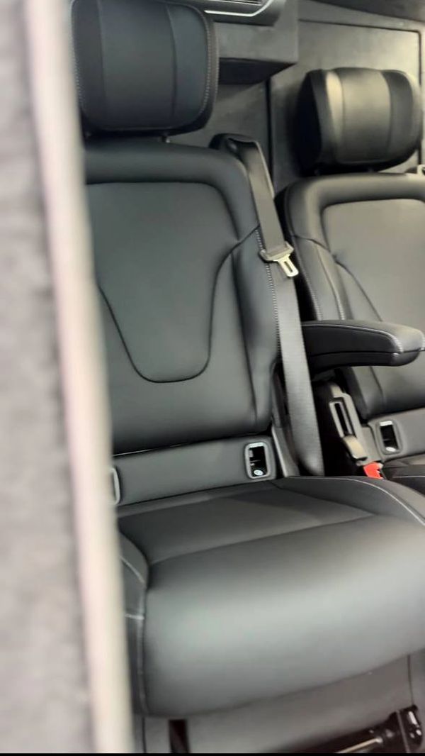 Прокат броньованого мікроавтобуса Volkswagen Transporter T6 B6 без водія 