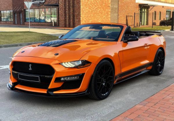 Прокат Ford Mustang GT оранжевый кабриолет без водителя для съемки видео фотосессии