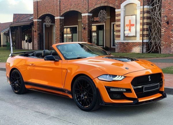 Прокат Ford Mustang GT оранжевый кабриолет без водителя для съемки видео фотосессии