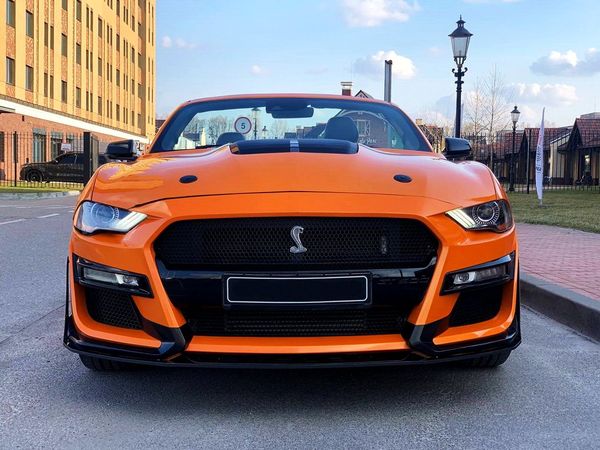 Прокат Ford Mustang GT оранжевый кабриолет без водителя для съемки видео фотосессии