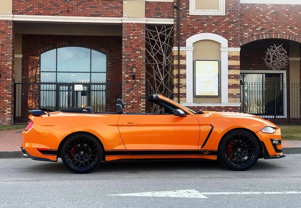 Прокат Ford Mustang GT оранжевый кабриолет без водителя для съемки видео фотосессии