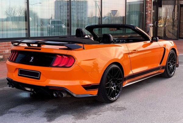 Прокат Ford Mustang GT оранжевый кабриолет без водителя для съемки видео фотосессии