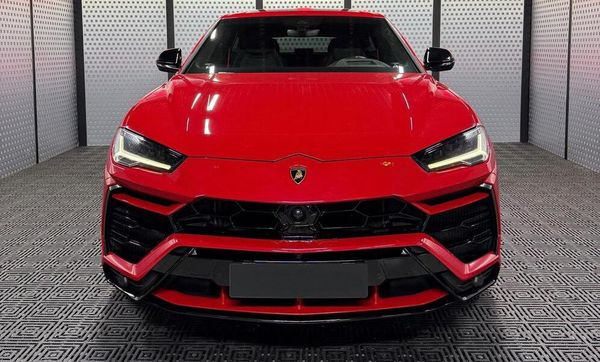 Прокат Lamborghini Urus без водителя посуточно в Киеве