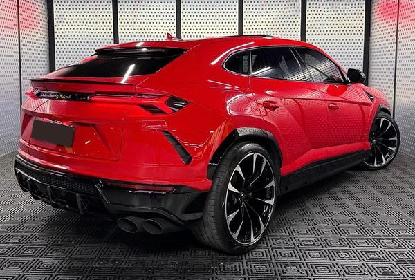 Прокат Lamborghini Urus без водителя посуточно в Киеве