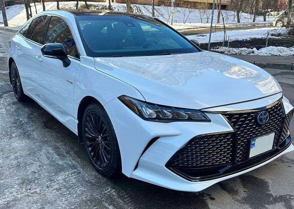 Toyota Avalon біла орендувати авто на весілля