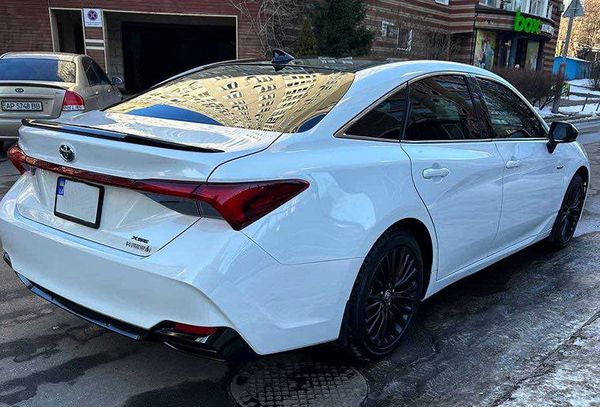 Toyota Avalon біла орендувати авто на весілля