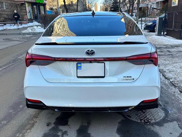 Toyota Avalon біла орендувати авто на весілля