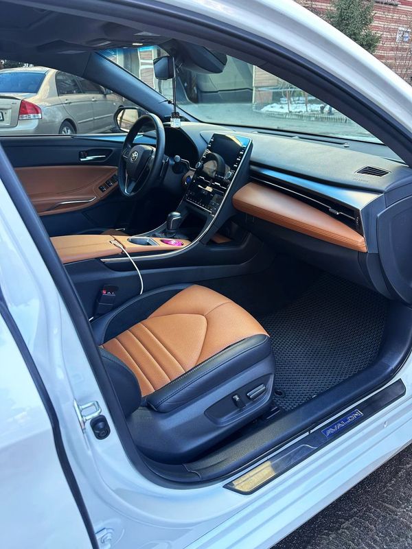 Toyota Avalon біла орендувати авто на весілля