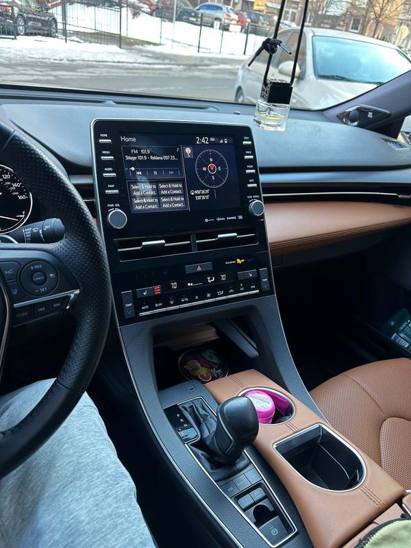 Toyota Avalon біла орендувати авто на весілля