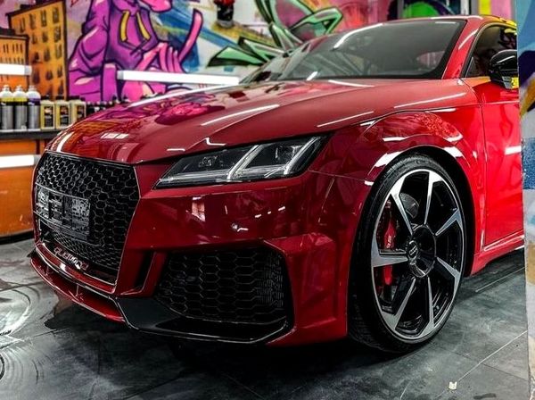 Audi TT RS червона з водієм для фотосесії в Києві 