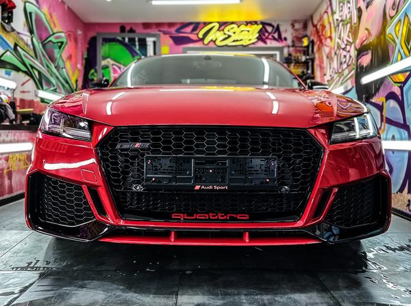 Audi TT RS червона з водієм для фотосесії в Києві 