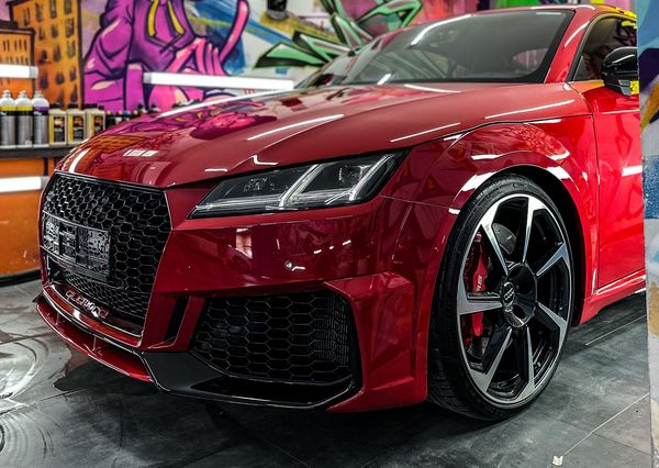 Audi TT RS червона з водієм для фотосесії в Києві 