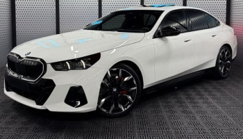 Прокат BMW 5 G60 біла без водія подобово 