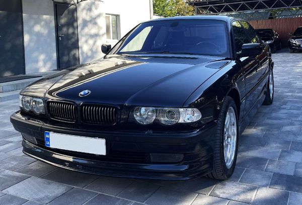 BMW 750i E38 2001 чорний на весілля зйомки c водієм без водія