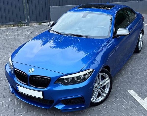 BMW 240i синя з водієм для фотосесії в Києві 