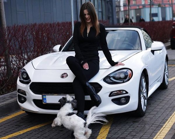 Кабріолет Fіat 124 Spider білий на весілля зйомки