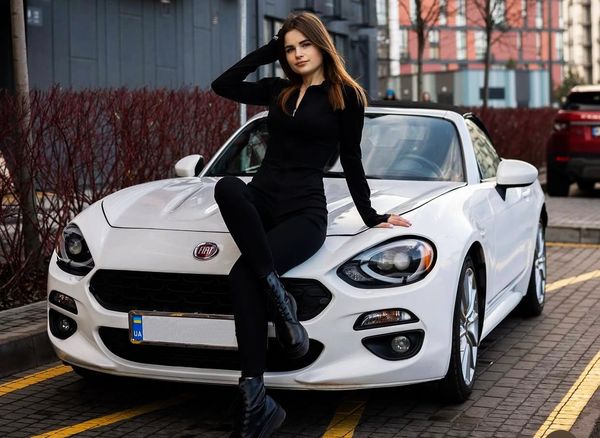 Кабріолет Fіat 124 Spider білий на весілля зйомки