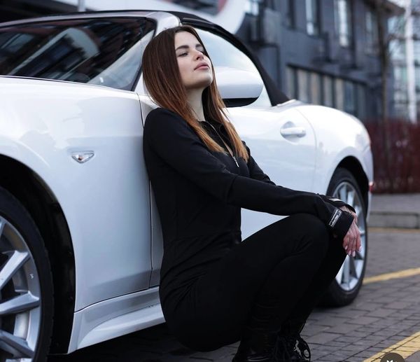 Кабріолет Fіat 124 Spider білий на весілля зйомки