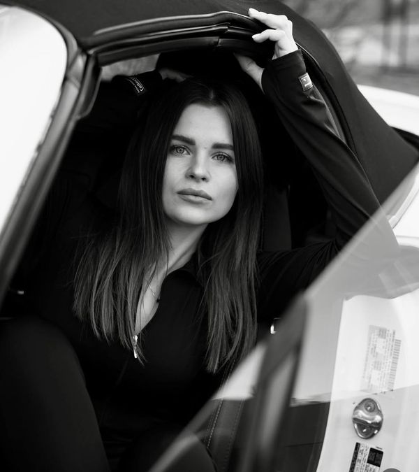 Кабріолет Fіat 124 Spider білий на весілля зйомки