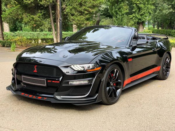 Кабриолет без водителя Ford Mustang GT 5.0 на прокат для фото видео