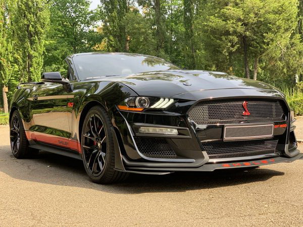 Кабриолет без водителя Ford Mustang GT 5.0 на прокат для фото видео