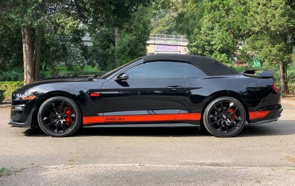 Кабриолет без водителя Ford Mustang GT 5.0 на прокат для фото видео