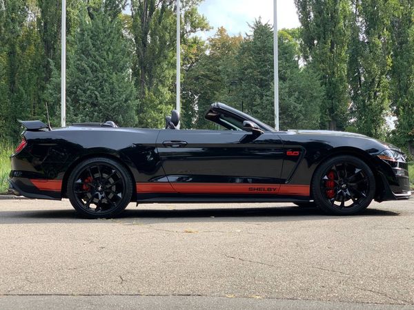 Кабриолет без водителя Ford Mustang GT 5.0 на прокат для фото видео