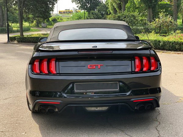 Кабриолет без водителя Ford Mustang GT 5.0 на прокат для фото видео