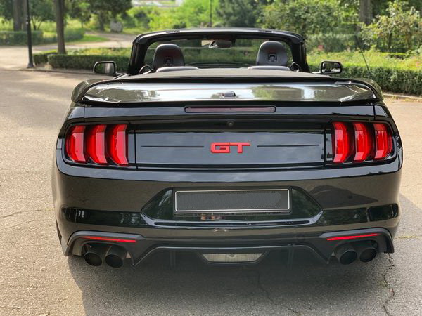 Кабриолет без водителя Ford Mustang GT 5.0 на прокат для фото видео