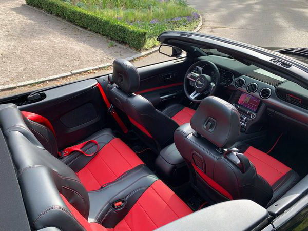 Кабриолет без водителя Ford Mustang GT 5.0 на прокат для фото видео