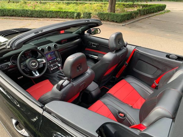 Кабриолет без водителя Ford Mustang GT 5.0 на прокат для фото видео