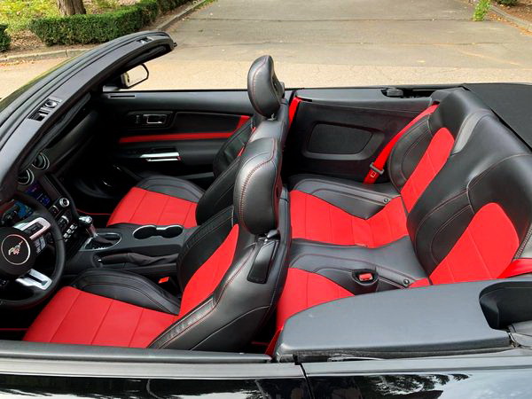 Кабриолет без водителя Ford Mustang GT 5.0 на прокат для фото видео