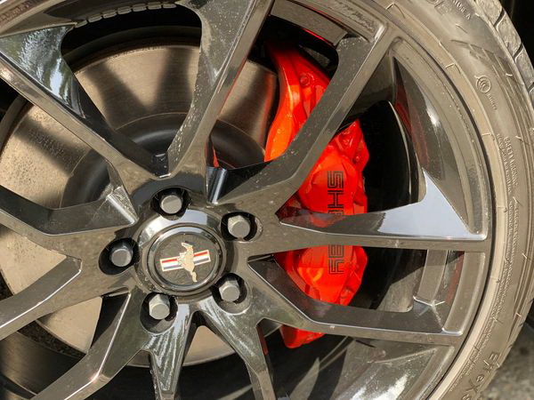 Кабріолет без водія Ford Mustang GT 5.0 на прокат для фото відео