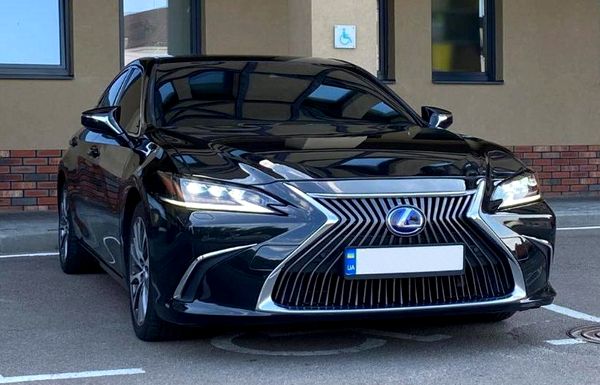 Lexus ES 300h чорний на весілля з водієм Київ
