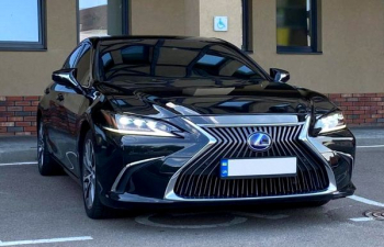 Lexus ES 300h чорний на весілля з водієм Київ