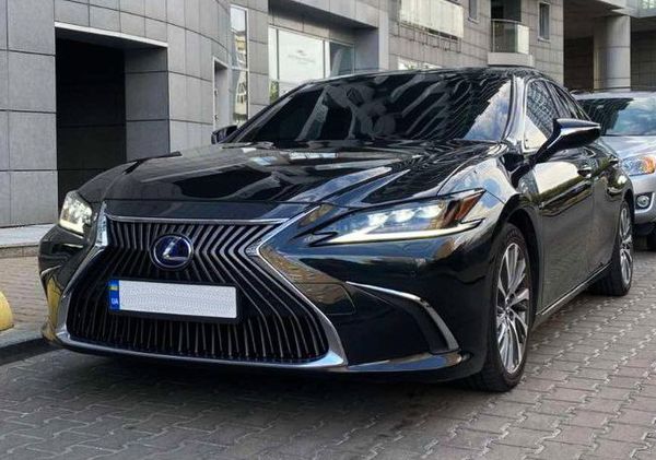 Lexus ES 300h чорний на весілля з водієм Київ