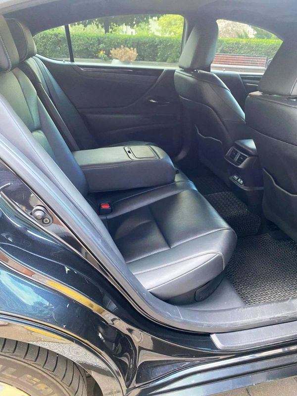 Lexus ES 300h чорний на весілля з водієм Київ