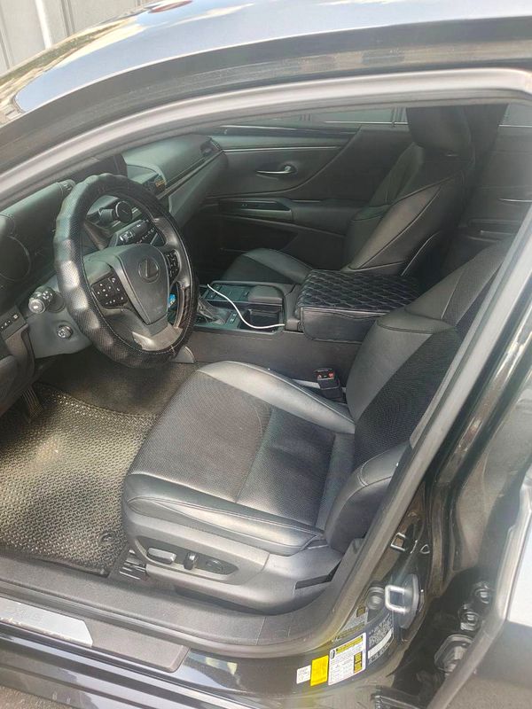 Lexus ES 300h чорний на весілля з водієм Київ