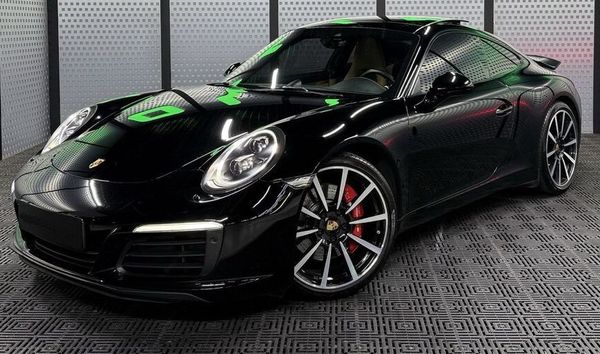 Прокат Porsche 911 S чорний без водія для фото відео зйомки