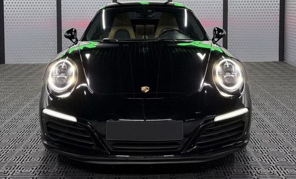 Прокат Porsche 911 S чорний без водія для фото відео зйомки