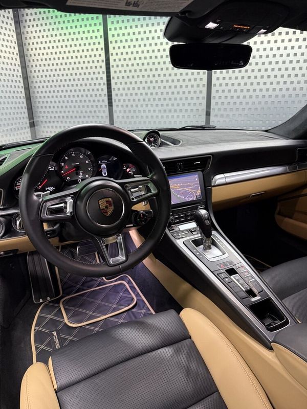 Прокат Porsche 911 S чорний без водія для фото відео зйомки