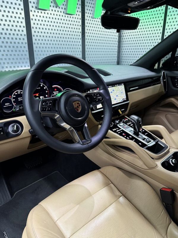 Позашляховик Porsche Cayenne New прокат без водія 
